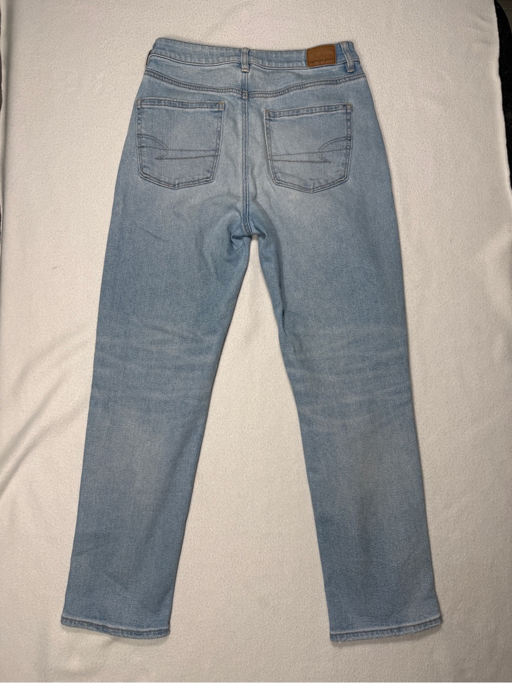 2/$30 American Eagle Light Wash Mom Straight Distressed Jeans Size 6 R #2448 - Picture 4 of 8